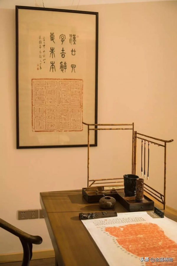 書齋延坐半日閒