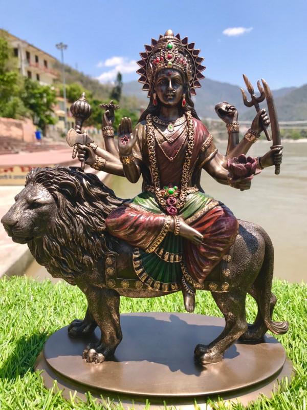 多種宗教融合下的高山眾神國度、被虔誠昇華的佛塔和印度教女神廟