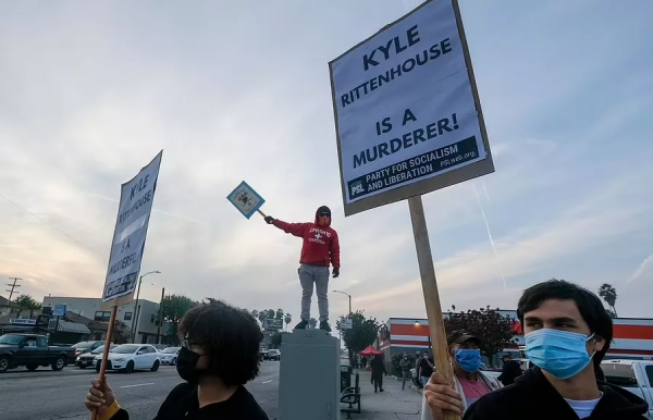 槍殺暴徒的少年判無罪，全美竟震怒？多城抗議，波特蘭陷打砸搶燒