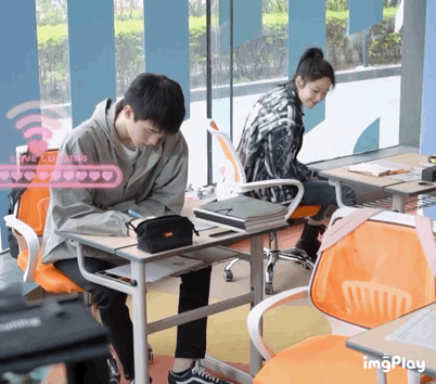 95後小花大軍來襲，和鹿晗白敬亭搭戲資源超好？但誰能火可不一定