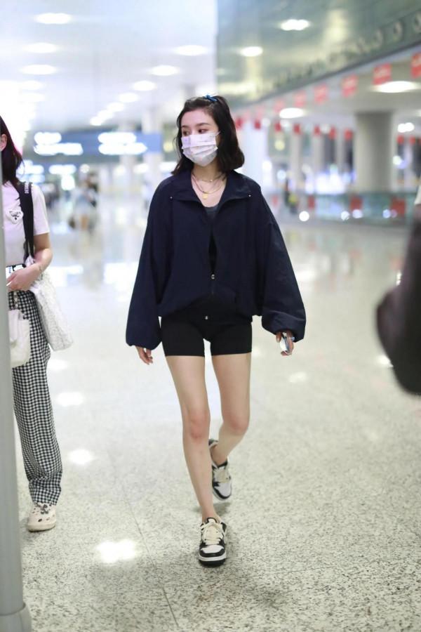 機場抓拍娛樂圈的小花私服，你更喜歡誰