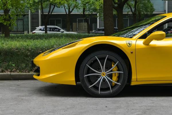 兩百萬買什麼?鎮店用的法拉利458,10年1萬公里,爆香! 兩百萬買什麼?鎮店用的法拉利458,10年1萬公里,爆香!