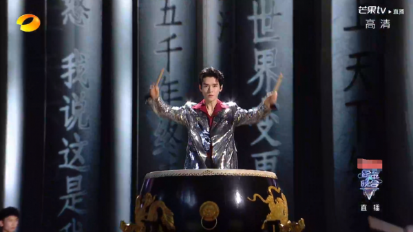 湖南臺跨年：龔俊唱得難聽卻自信，王一博胖了，楊紫出場收視最高