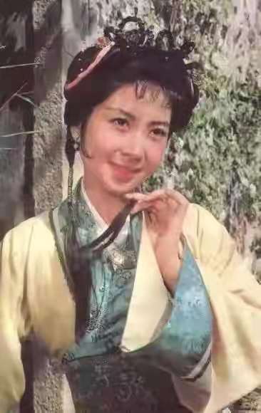 80年代當紅女星吳海燕，人稱“上影一枝花”，如今過得怎麼樣了？