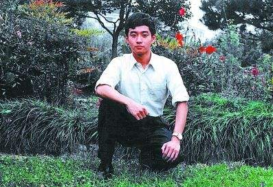 張崢:中國首位航母艦長,娶了中尉女連長,現在被授予什麼軍銜? 張崢:中國首位航母艦長,娶了中尉女連長,現在被授予什麼軍銜?