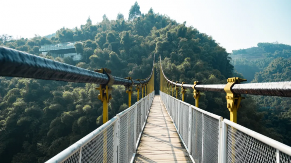 全球首座雙層高空全景走廊，體驗雲中漫步