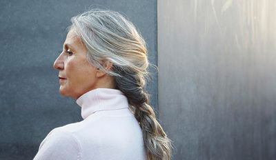 正常情況下，多大年齡才會長白髮？