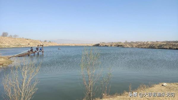 釣魚人瘋狂的“報復”從此電魚者不敢下河，可此法真的對嗎？