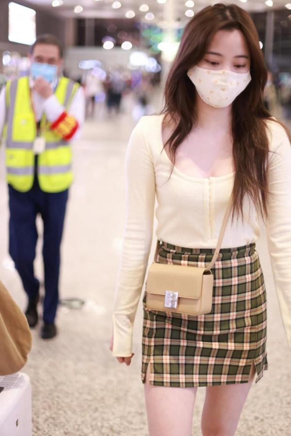 機場抓拍娛樂圈的小花私服，你更喜歡誰