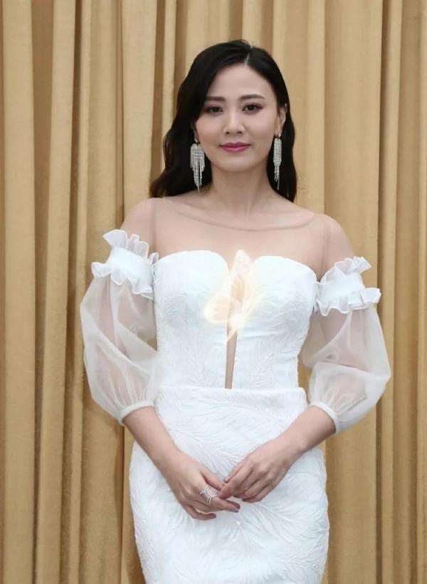 TVB節目巡禮2022！眾女星悉心打扮亮相，衣著卻被嘲“車禍現場”