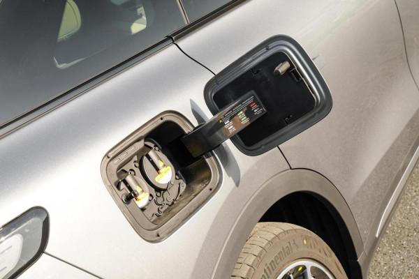 15.98萬起，272馬力+無框門，軸距長達2930mm的零跑C11，能買嗎？