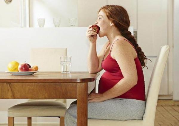 二胎媽媽身高1米58,體重230斤,生產時醫生推開厚厚的脂肪找胎頭 二胎媽媽身高1米58,體重230斤,生產時醫生推開厚厚的脂肪找胎頭