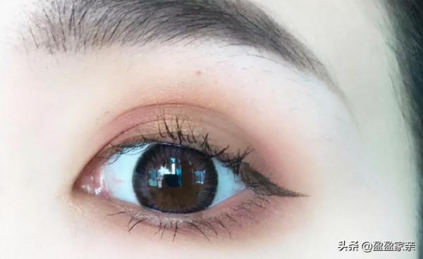 化妝時,如何將自己的眼睛化的更有神? 化妝時,如何將自己的眼睛化的更有神?