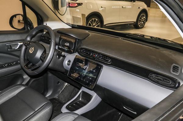 不到8萬元，續航403km，零跑T03流沙粉到店實拍