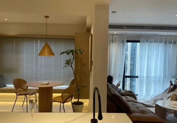 82㎡現代簡約風格新房裝修，入戶花園改造卡座餐廳