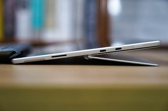 Suface Pro 8有九優勢兩個遺憾 首個二合一高刷屏噪音比蚊聲低