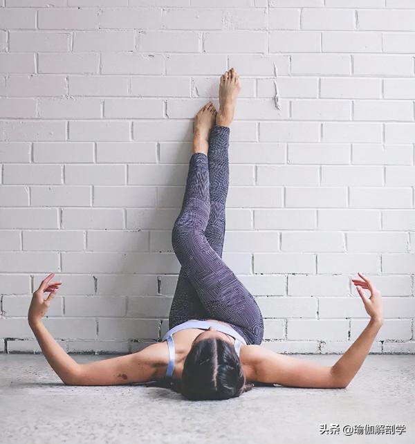 7個靠牆拉伸的瑜伽動作,拉伸感覺超級強烈 7個靠牆拉伸的瑜伽動作,拉伸感覺超級強烈