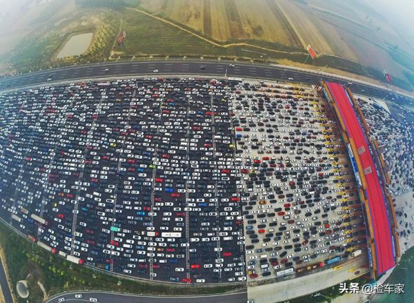 十年才開了3萬多公里，這輛別克君威真浪費，網友：停車費很貴