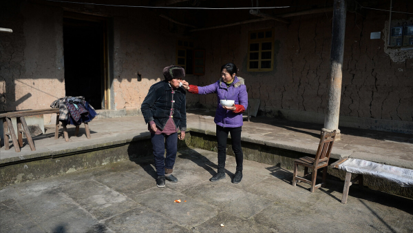 71歲阿姨伺候95歲父親20年後哭訴:爸你什麼時候死?我真的好累啊 71歲阿姨伺候95歲父親20年後哭訴:爸你什麼時候死?我真的好累啊