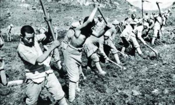 在延安特務持木錘擊打毛主席後腦,警衛擋下,活百歲享正軍級待遇 在延安特務持木錘擊打毛主席後腦,警衛擋下,活百歲享正軍級待遇