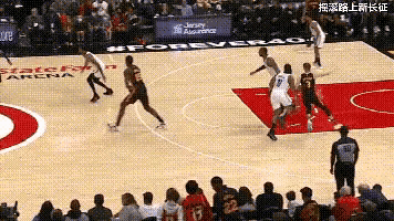 對比一下，阿黃是否有走步？