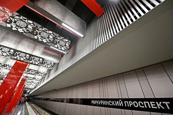 莫斯科首座“中國風”地鐵站建成，網友卻不買賬：太陰間了吧