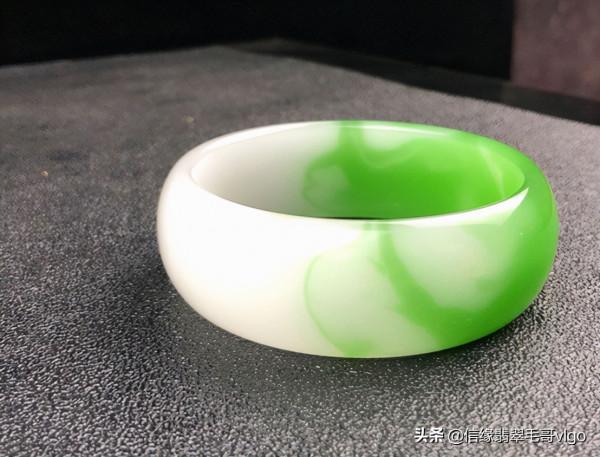 “價效比之王”的白底青翡翠也有真假美猴王之分？