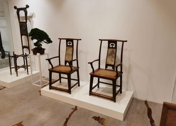 券口素直無聯幫棍,黃花梨四出頭椅早可到明 券口素直無聯幫棍,黃花梨四出頭椅早可到明