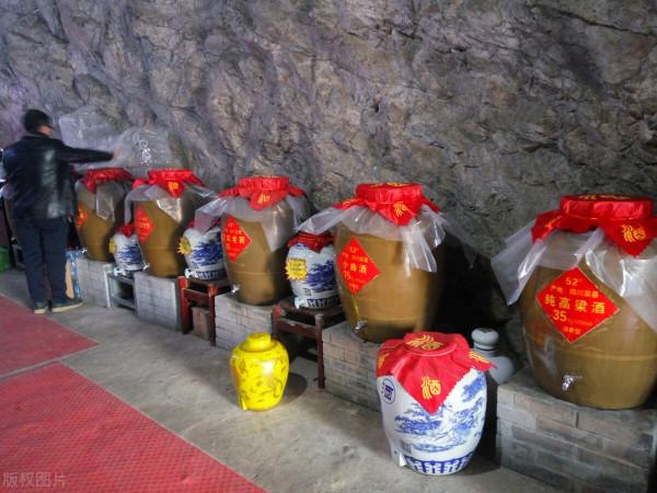 儲存白酒的竅門，不會“跑酒”，越陳越香，家裡白酒多要學會