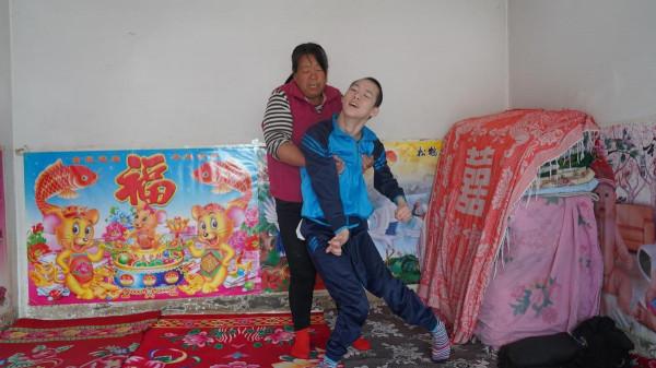 15歲男孩身患重症，被醫生宣判“無期徒刑”，全家人苦盼奇蹟發生