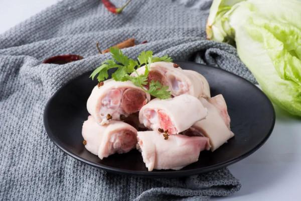 玉竹又名葳蕤，具有養陰潤燥之效，還能潤澤肌膚