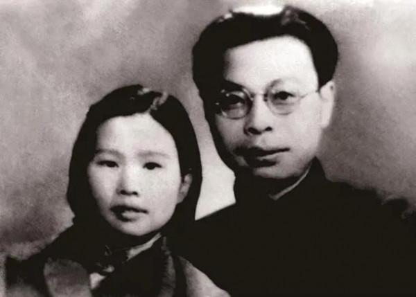 電波上的較量：如何憑“半部電臺”起家？