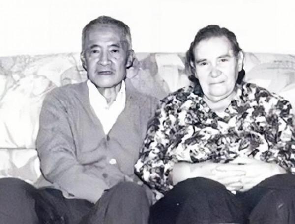 周總理去世後，賬戶仍有1.2萬英鎊存款，這些存款從何而來？