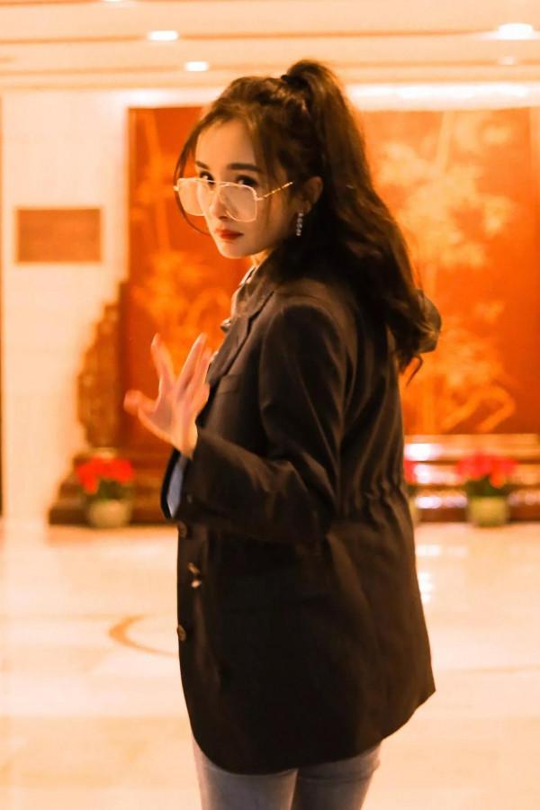 楊冪 秋高氣爽正是出行的好日子