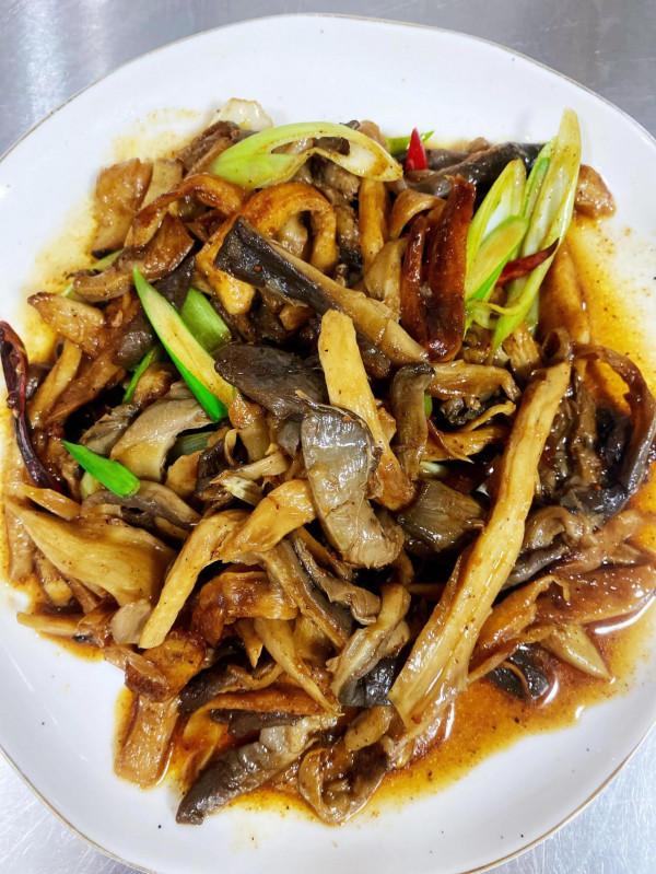 給肉也不換的孜然蘑菇！香辣過癮巨下飯