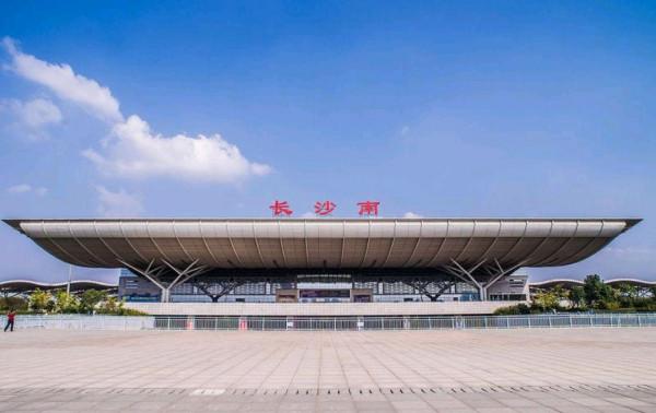 美國遊客拍下“長沙南站”建築,引發網友熱議:中國建設很強大 美國遊客拍下“長沙南站”建築,引發網友熱議:中國建設很強大