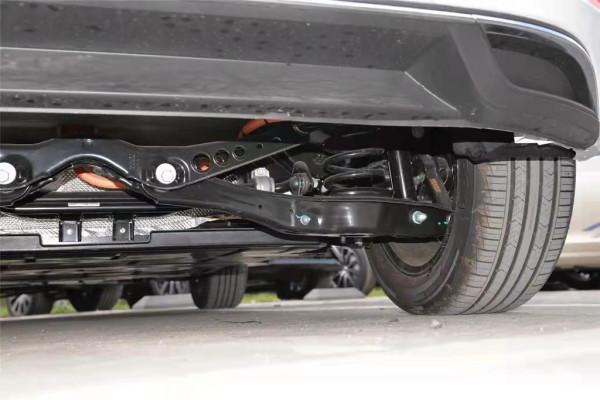 高爾夫&CenterDot;純電：緊湊型車，純電續航里程270km，配獨立懸掛