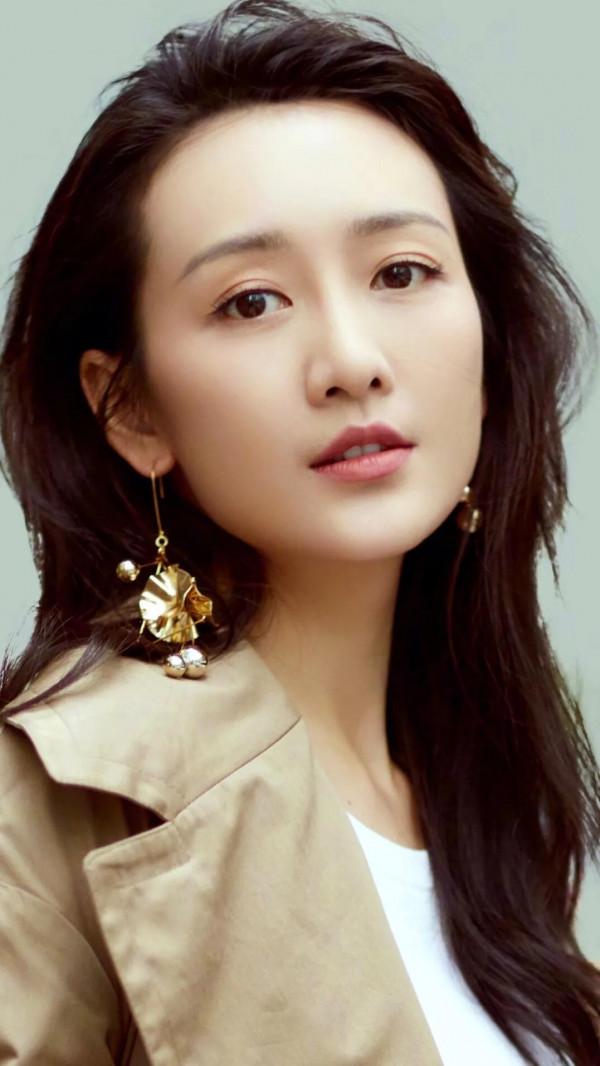 王鷗有種特殊氣質：月上柳俏頭，人約黃昏後