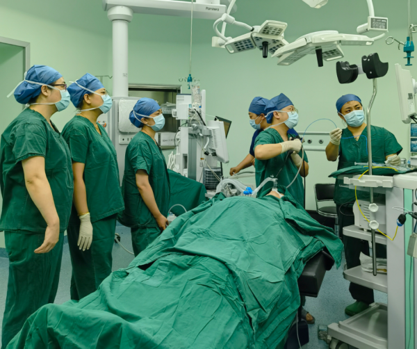 解除肺癌患者支氣管阻塞 醫大四院呼吸與危重症醫學科成功完成一例氣管鏡下氬氣刀聯合冷凍介入治療 解除肺癌患者支氣管阻塞 醫大四院呼吸與危重症醫學科成功完成一例氣管鏡下氬氣刀聯合冷凍介入治療