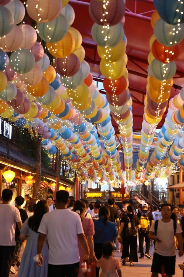 潑水狂歡,夢幻演出,痴狂電音,玩一天都不夠!杭州旅行必打卡 潑水狂歡,夢幻演出,痴狂電音,玩一天都不夠!杭州旅行必打卡