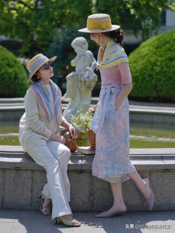 今秋流行一種新外套，叫“醋酸外套”，時髦顯瘦，五六十歲穿好美