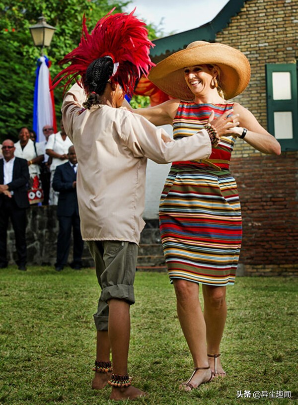 24張歐洲王室成員翩翩起舞的照片