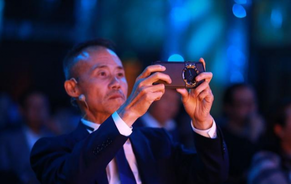 8848鈦金手機：曾是成功人士身份的象徵，如今卻遇冷“無人購買”