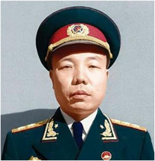 1979年一老人找到蘭州軍區,上將肖華激動地抱住他:你怎麼才來啊 1979年一老人找到蘭州軍區,上將肖華激動地抱住他:你怎麼才來啊