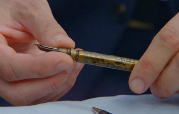 2004年她繼承了前夫的一支鋼筆，17年後價格漲到38萬