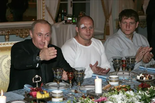 格鬥沙皇:菲多.艾米連科,你可聽說過曾經的60億最強男? 格鬥沙皇:菲多.艾米連科,你可聽說過曾經的60億最強男?