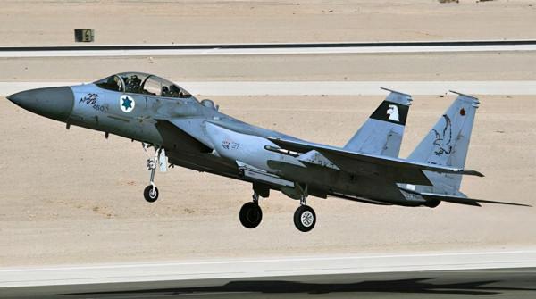 右後輪放不下來，以色列F-15僅靠兩個機輪成功迫降，飛行員受輕傷