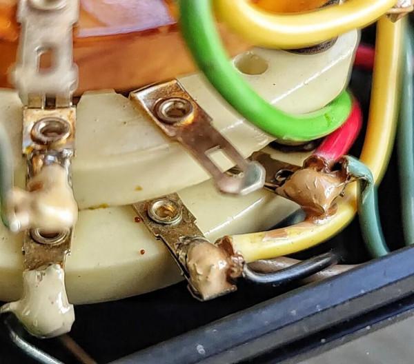 1963年震華500型萬用表!500表的最高工藝水準!三代表拆蓋看差異 1963年震華500型萬用表!500表的最高工藝水準!三代表拆蓋看差異