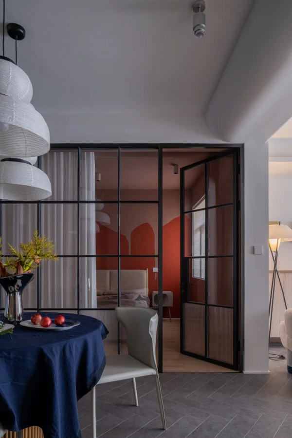 89㎡兩居室 圍合式客廳 次臥玻璃牆 打造出舒適度和幸福感的家居氛圍