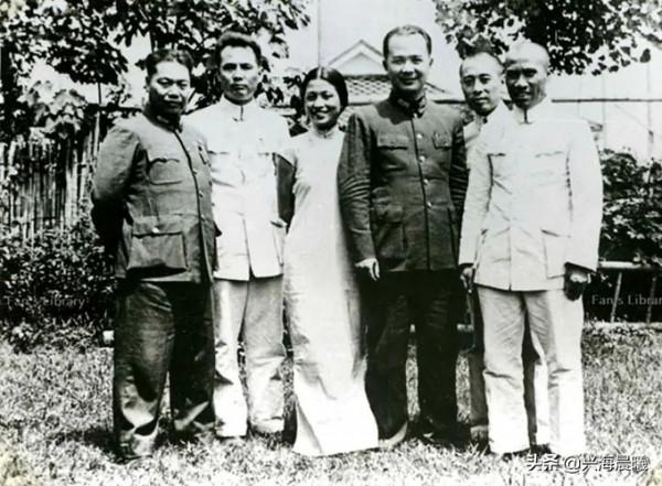 抗戰時周恩來的中將軍銜和國共談判時的上將軍銜是哪方面任命的？